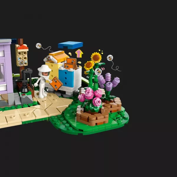 Конструктор LEGO Friends Будиночок і квітник бджолярів (42669)