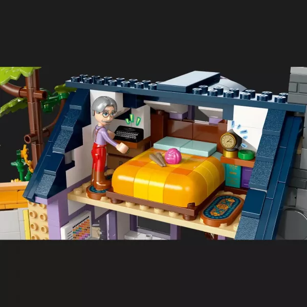 Конструктор LEGO Friends Будиночок і квітник бджолярів (42669)