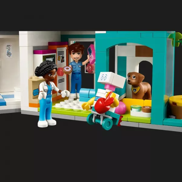 Конструктор LEGO Friends Лікарня в Хартлейк-Сіті (42621)