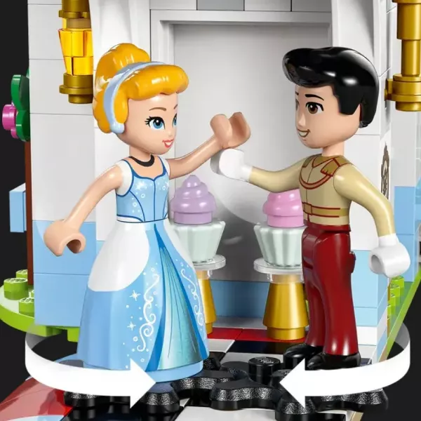 Конструктор LEGO Disney Замок Попелюшки й карета (43275)