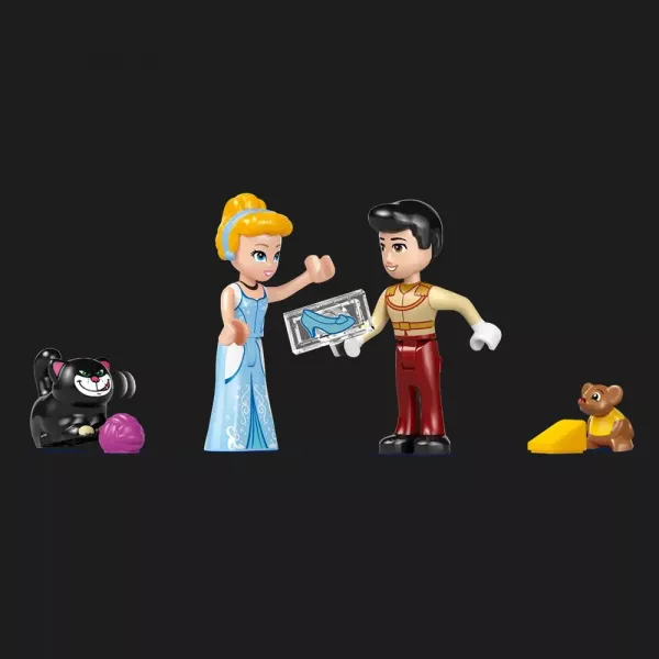 Конструктор LEGO Disney Замок Попелюшки й карета (43275)