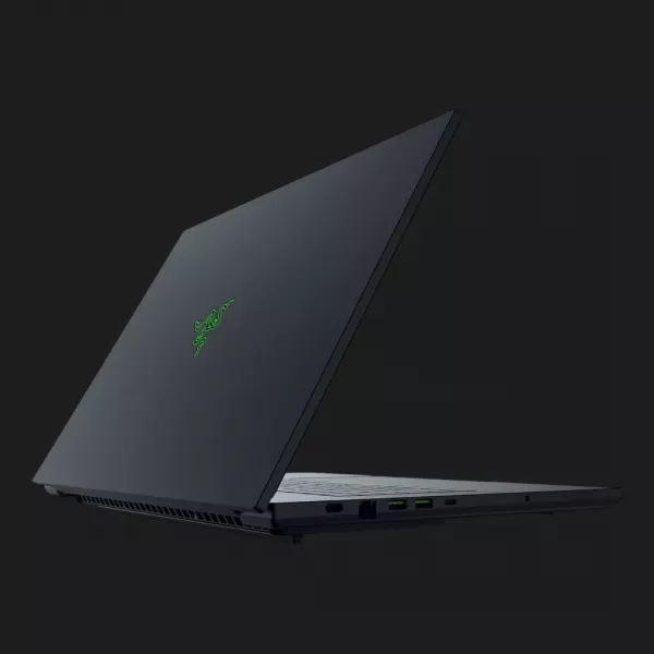 Ноутбук Razer Blade 18 18" (Intel Core Ultra 9/128GB/8TB (SSD)/RTX 5090) (RZ09-052994ER9-R3U1) (Standard)